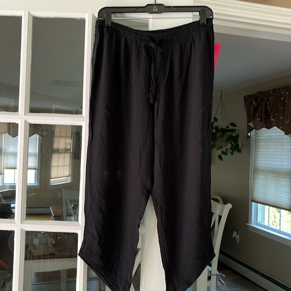 BNWT Black gauzy cropped pants
